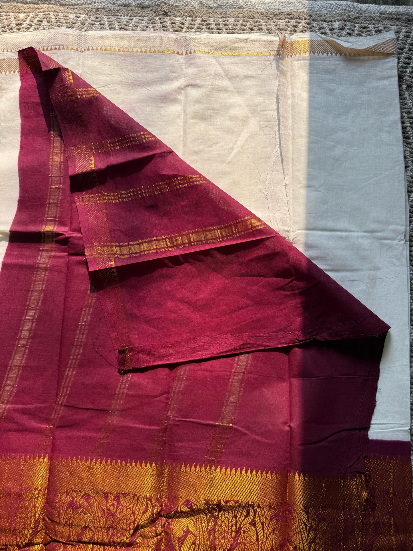 BH028 SUNGUDI COTTON SAREE (MAROON)