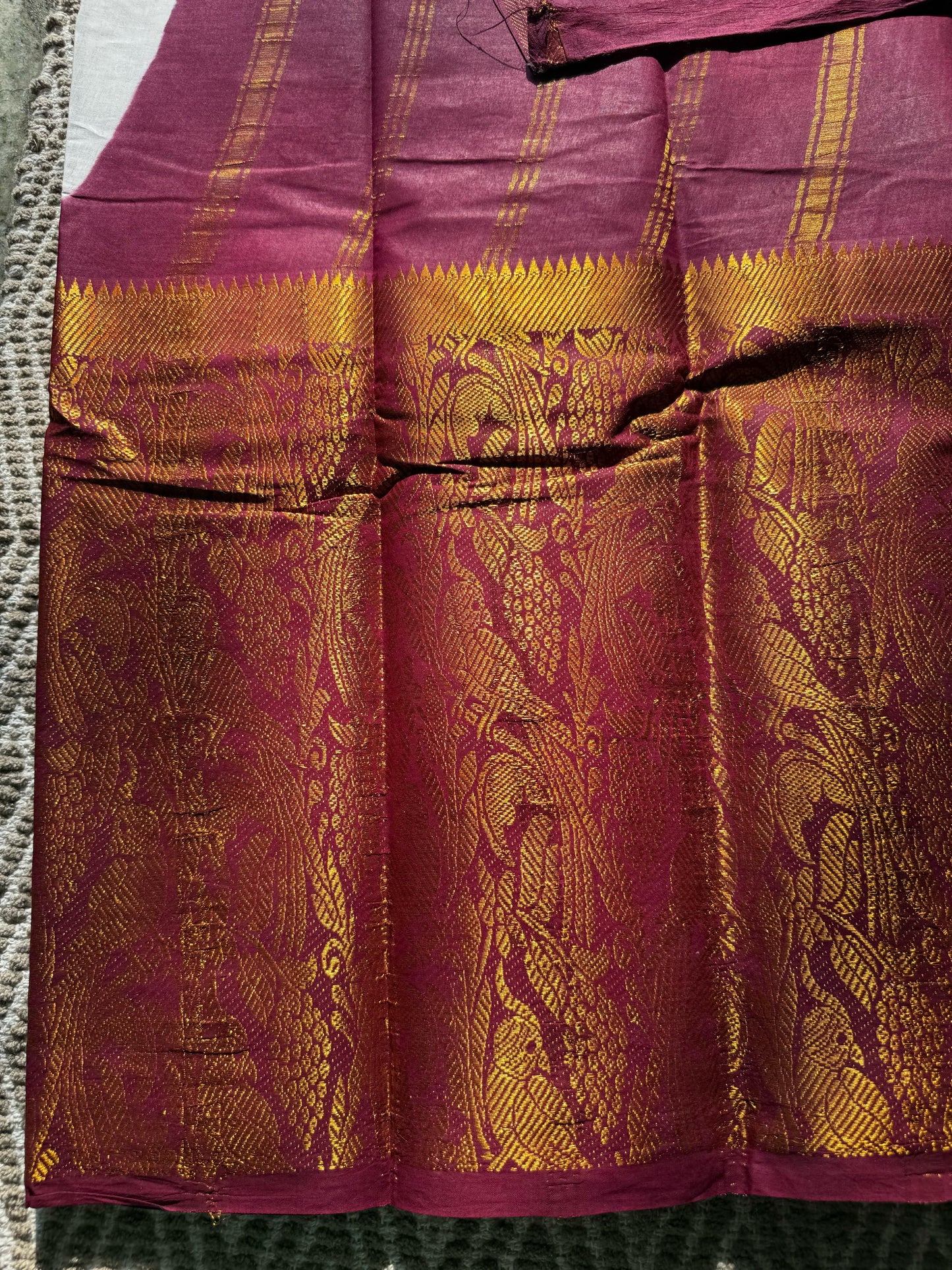 BH028 SUNGUDI COTTON SAREE (MAROON)
