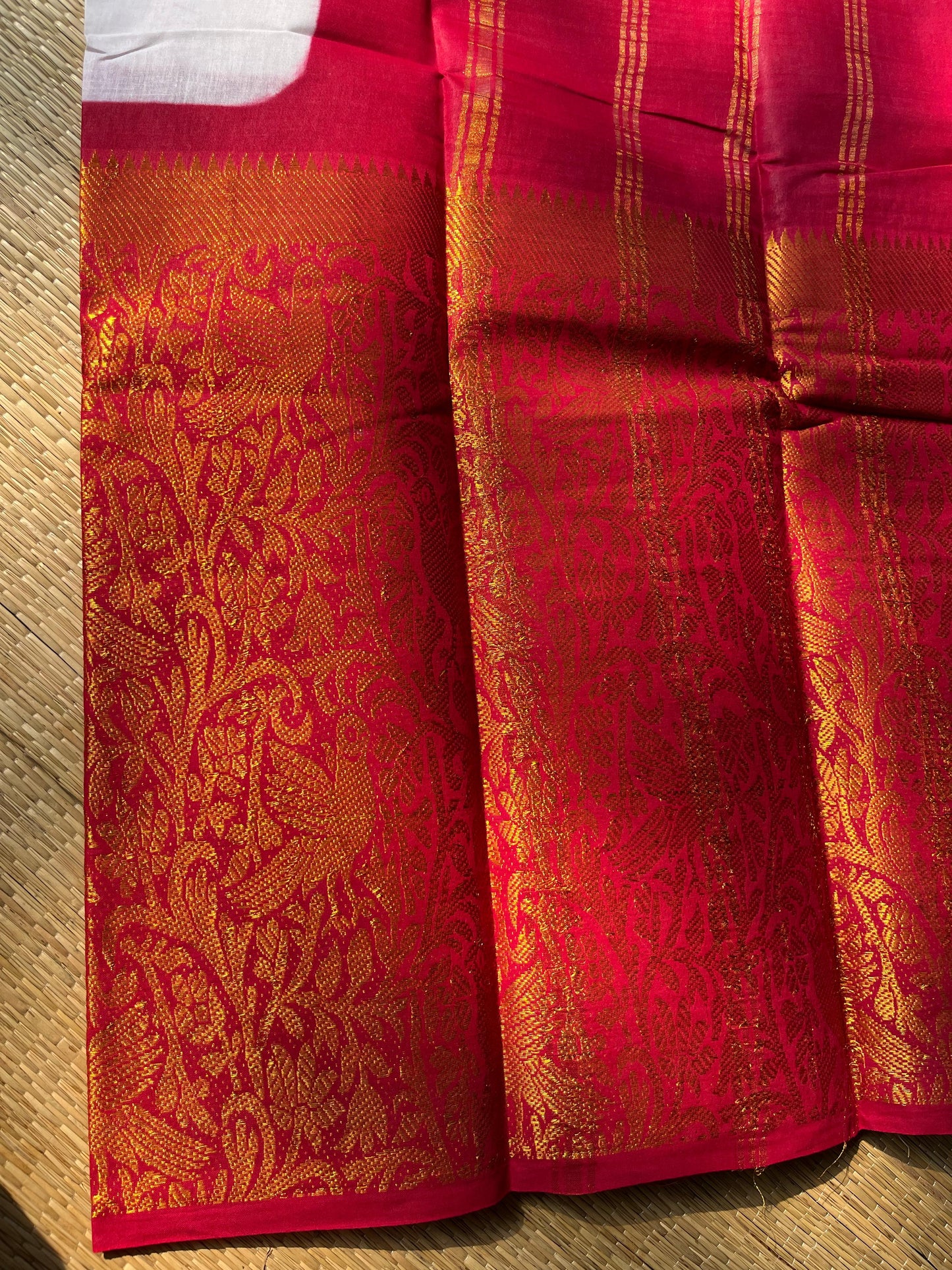 BH030 SUNGUDI COTTON SAREE (RED)