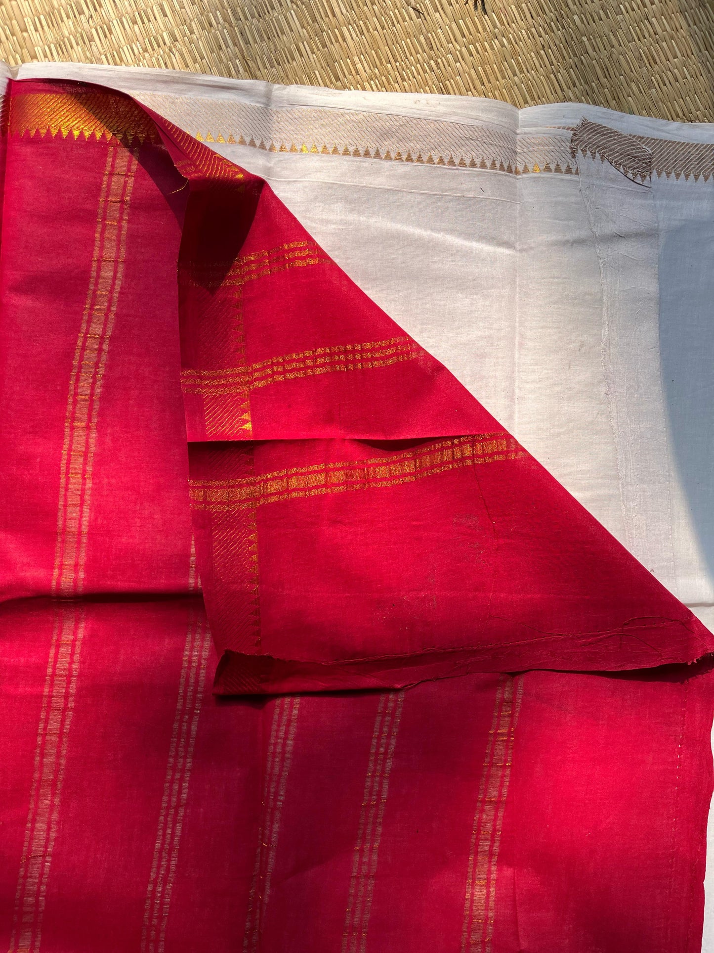 BH030 SUNGUDI COTTON SAREE (RED)