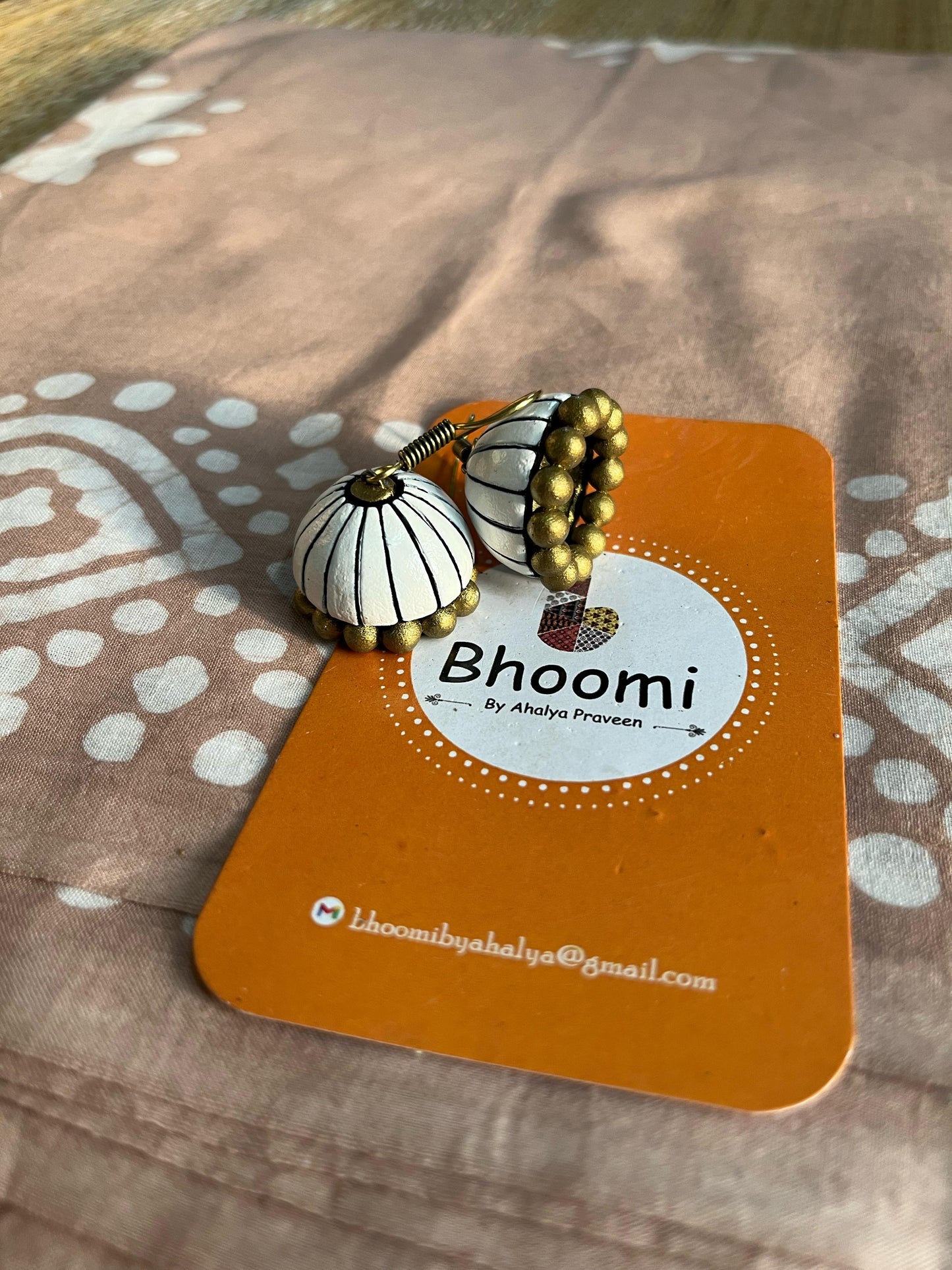 Mul Mul Cotton saree with Terracotta Jhumkka