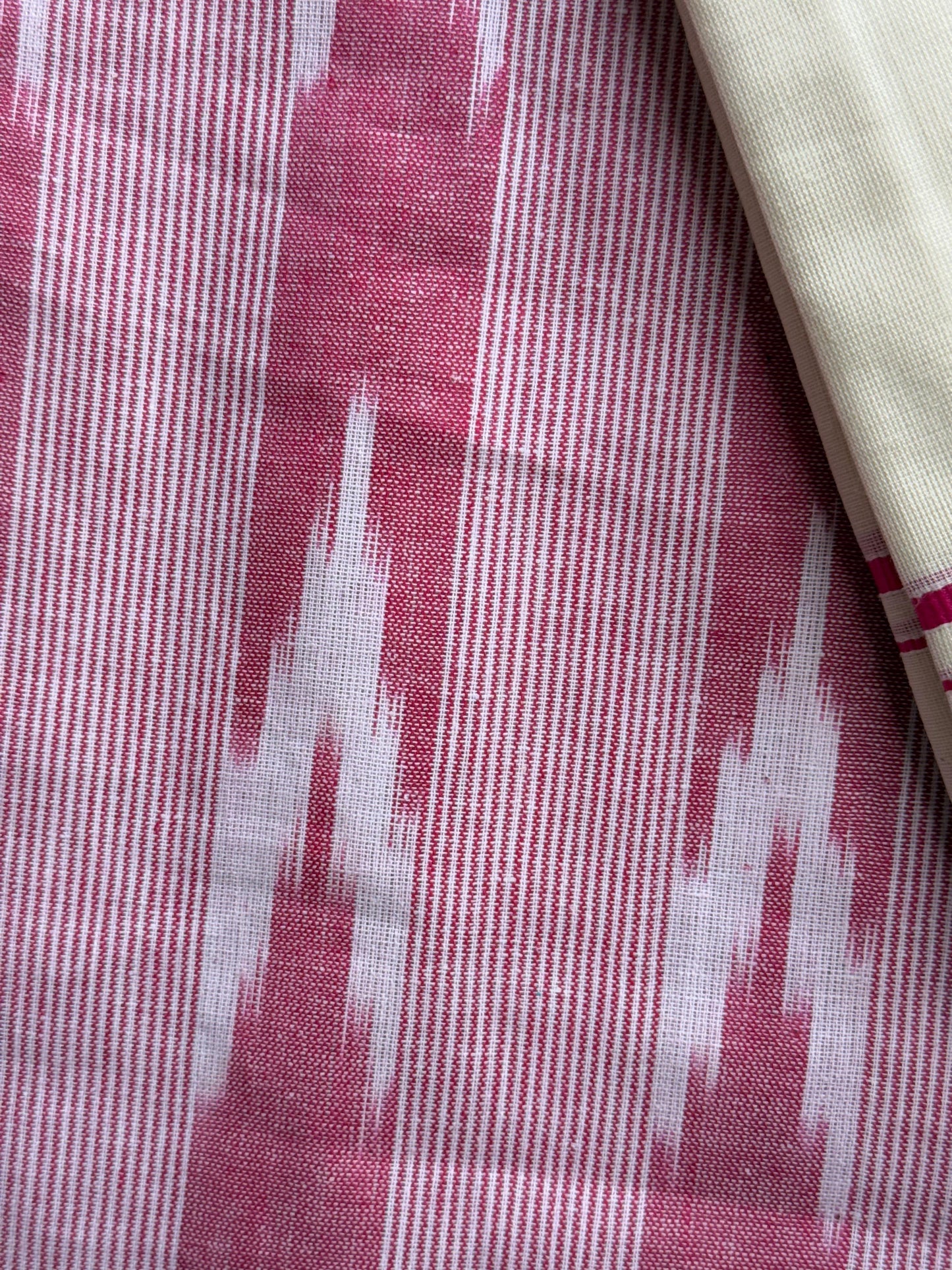 Puliyilakara Set mundu