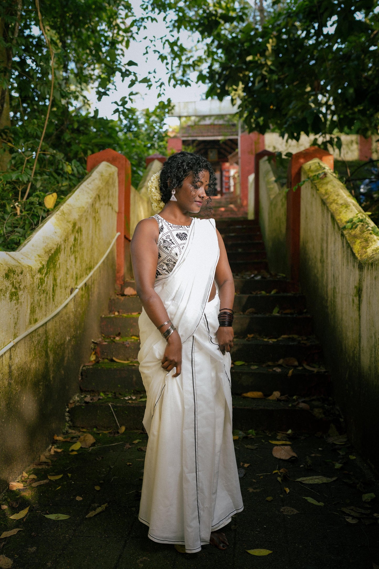 Puliyilakara Settumundu (Black )