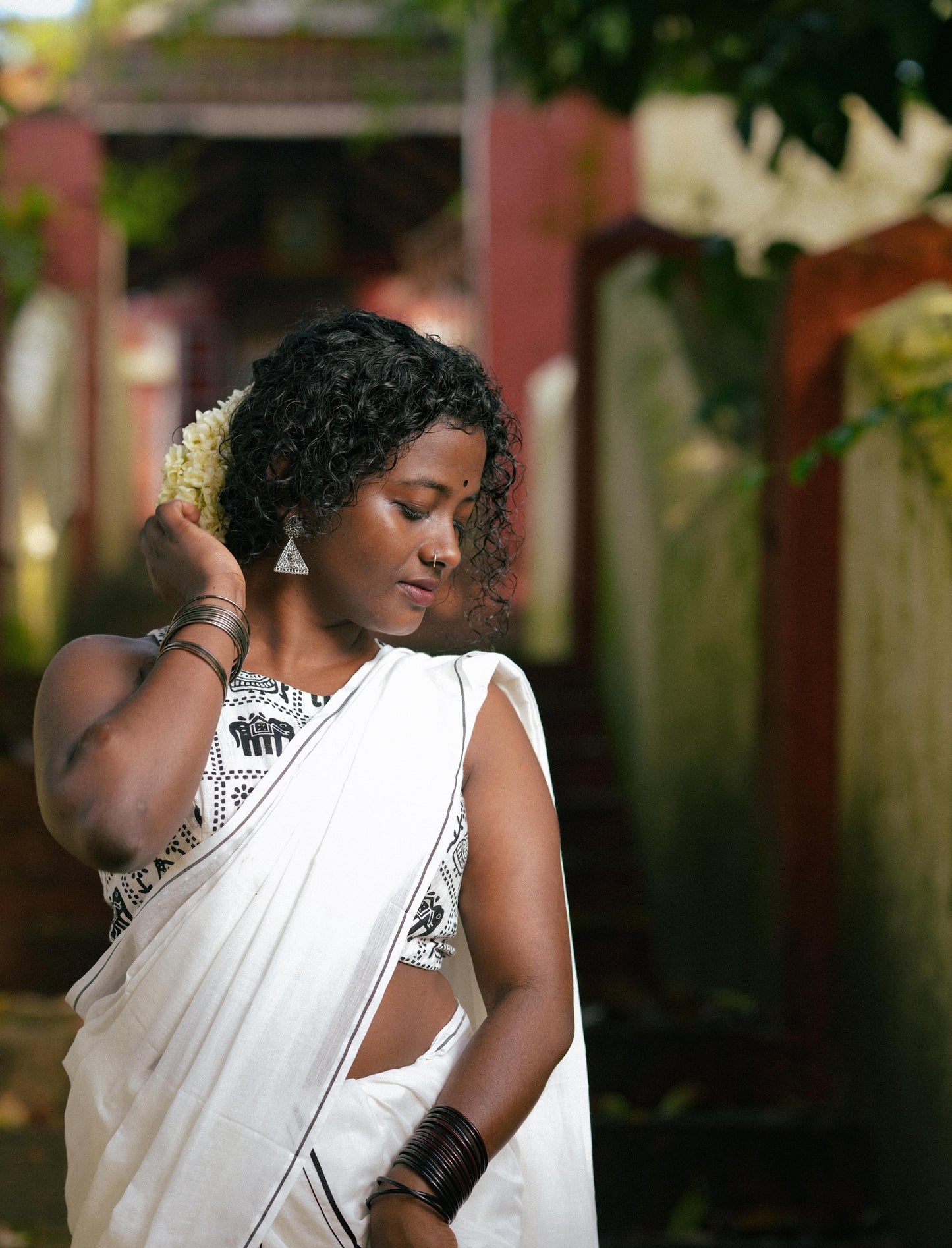 Puliyilakara Settumundu (Black )